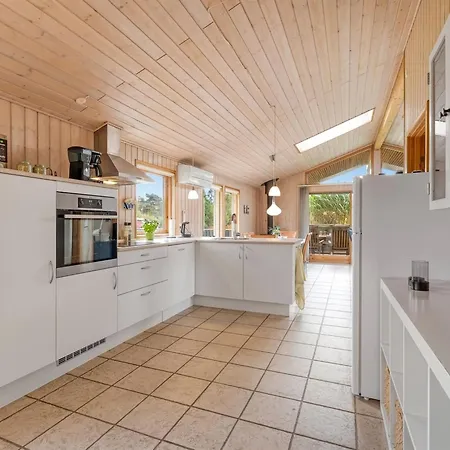 Dagna - 400m From The Sea By Interhome